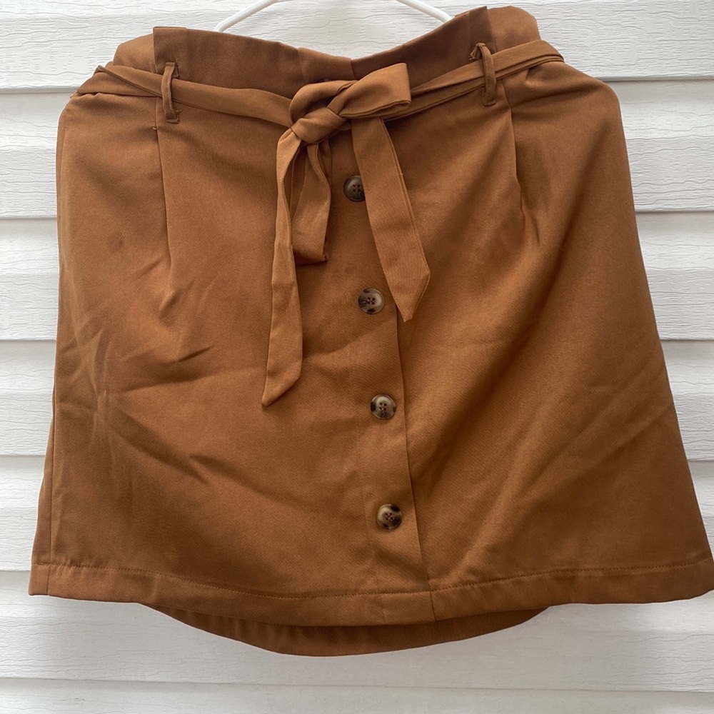 Cute blu pepper, Caramel brown skirt with bottoms in front and tie!